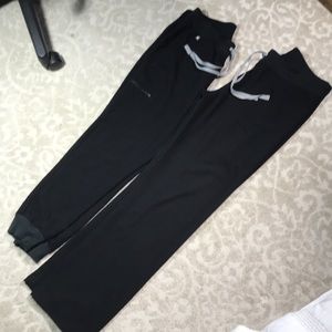 Figs Zamora M & Livingston M/T Medium Tall Set of Scrub Pants in Black MINT